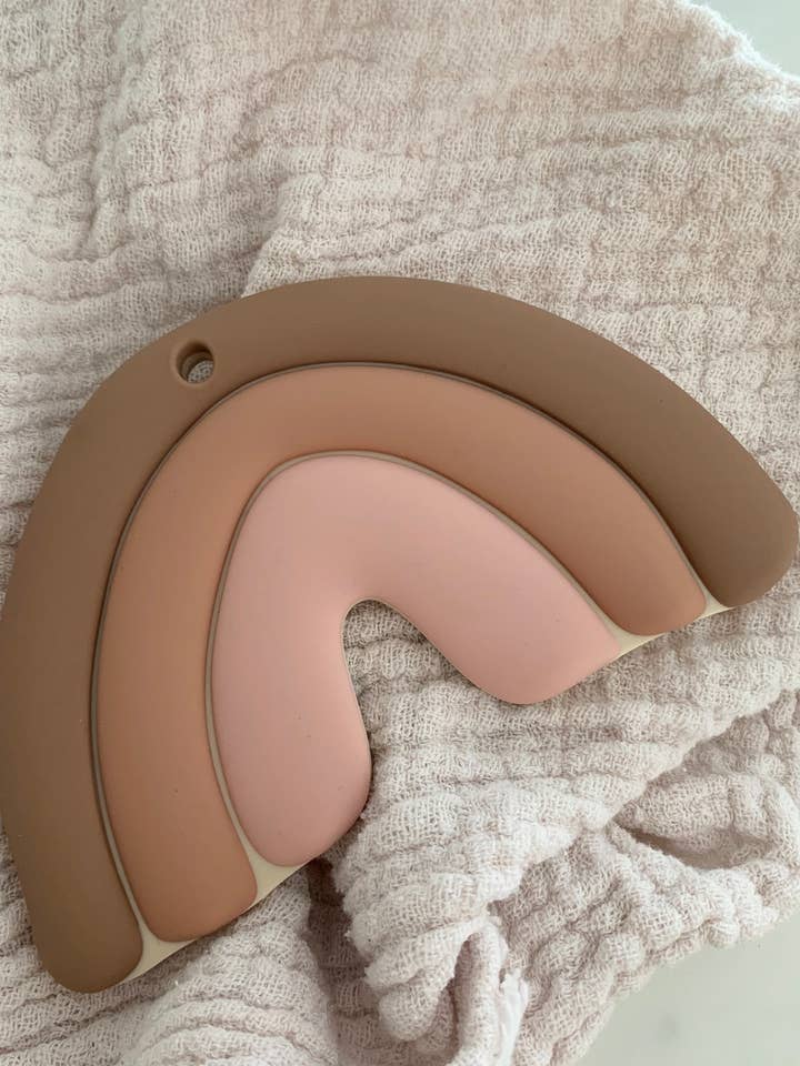 Beißring in Regenbogenfarben, Silikon, Montessori, Löwe und Lea für den Großhandel von leo et lea france