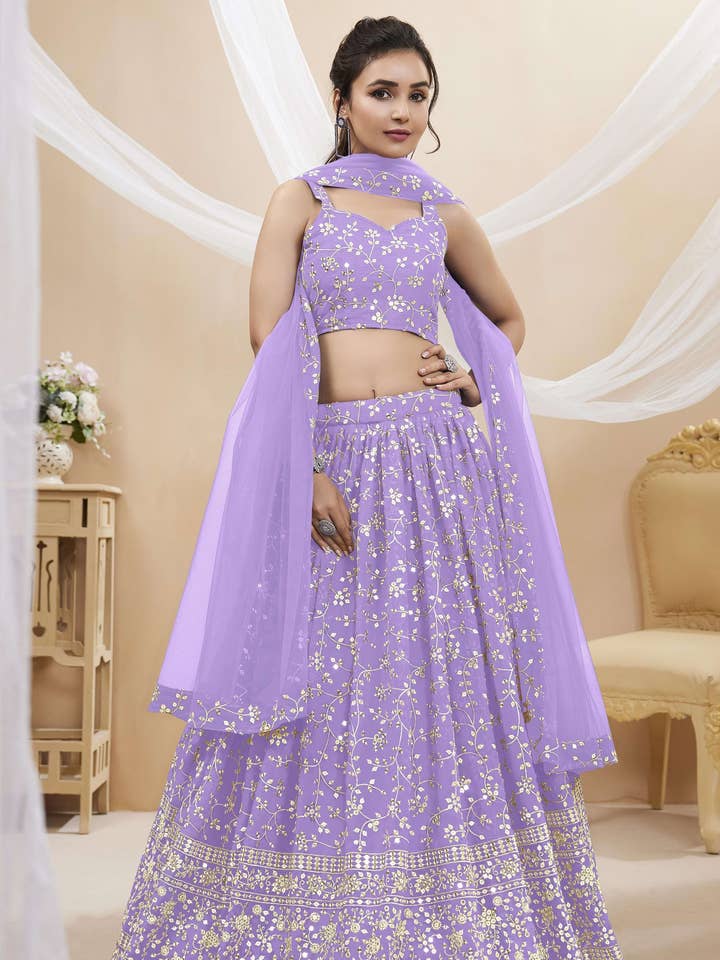 Lavendel Georgette Lehenga Choli För Indiska & Pakistanska Bröllopsfestivaler - Paljettbroderi, Zariarbete för wholesale av HATKE BRIDE