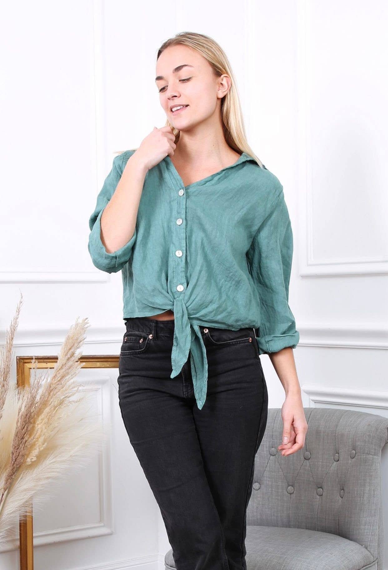 LÉA & LUC - Venta al por mayor Camisa con botones - Mujer - Camisas anudadas a la cintura en 100% lino REF. 22022