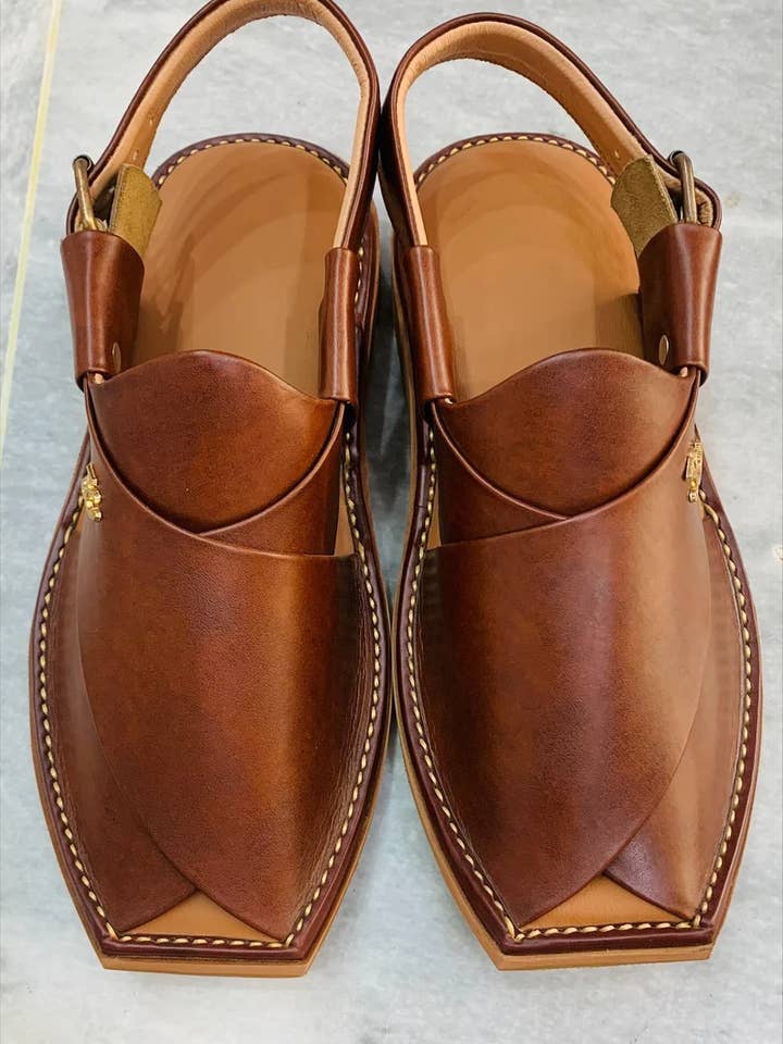 Peshawari Chappal en cuir brun foncé, traditionnel et unique pour la vente par vintarust