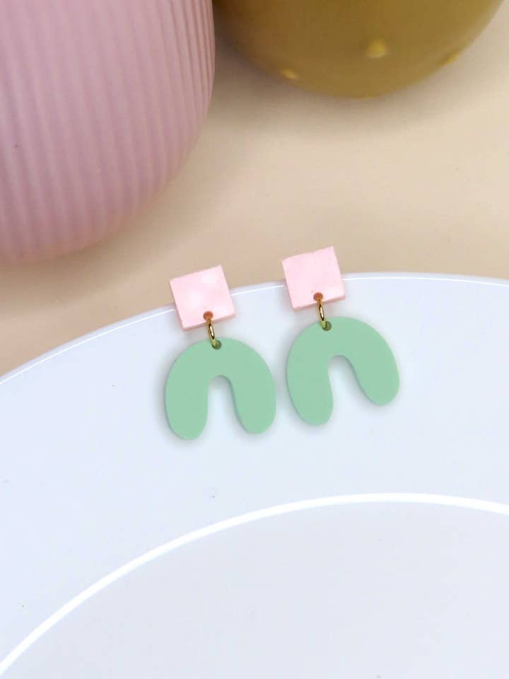 Boucles d'oreilles à nœud carré en forme de rose pour la vente par Niemalsmehrohne