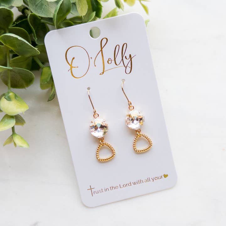 Boucles d'oreilles pendantes avec pierre transparente et métal doré texturé - Zoe pour la vente par O’Lolly Jewelry