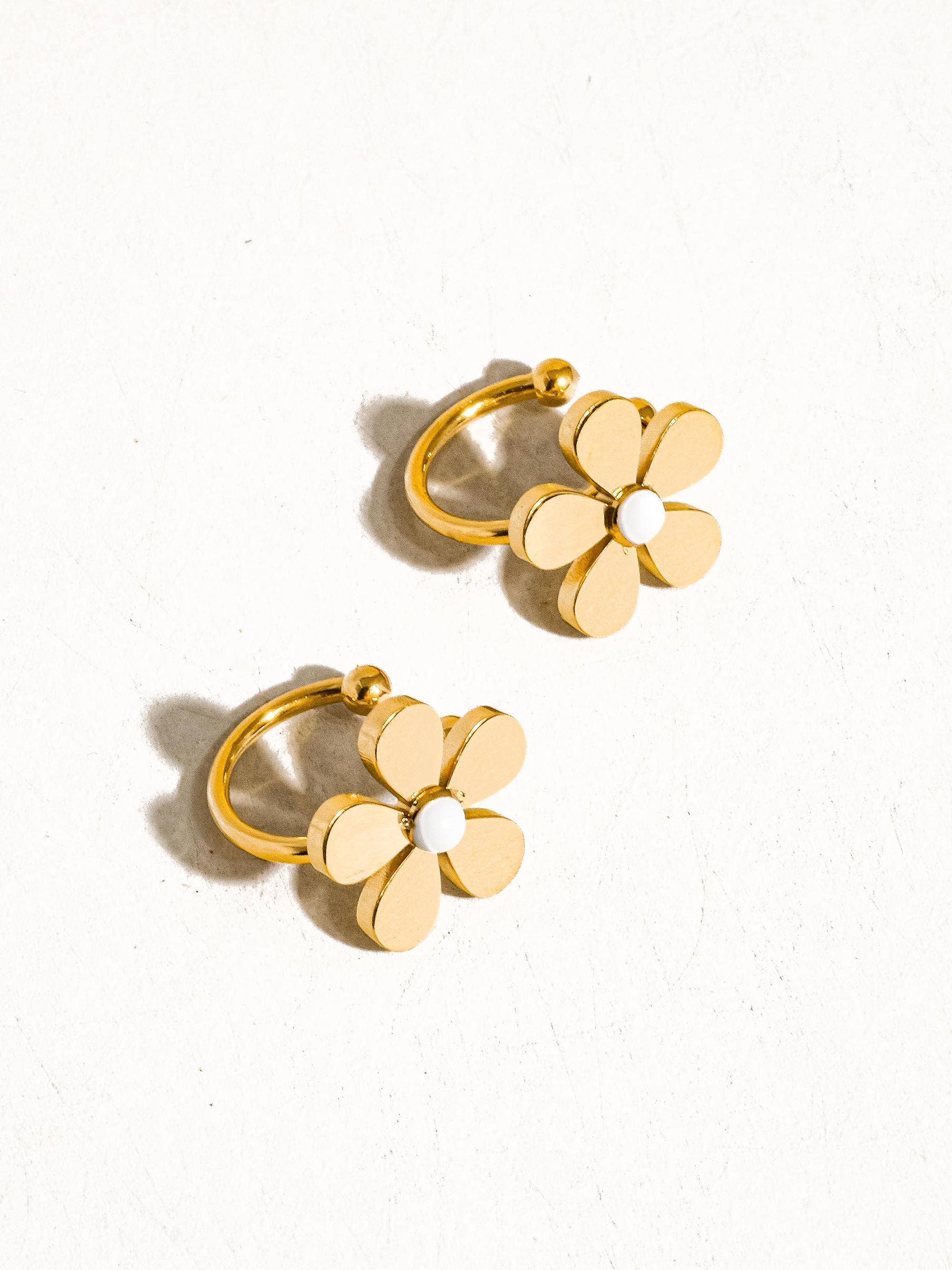 Flânerie by MAIQ - Wholesale Cuff/Wrap Earrings - Cassia 18K Non-Tarnish Daisy Ear Cuff0