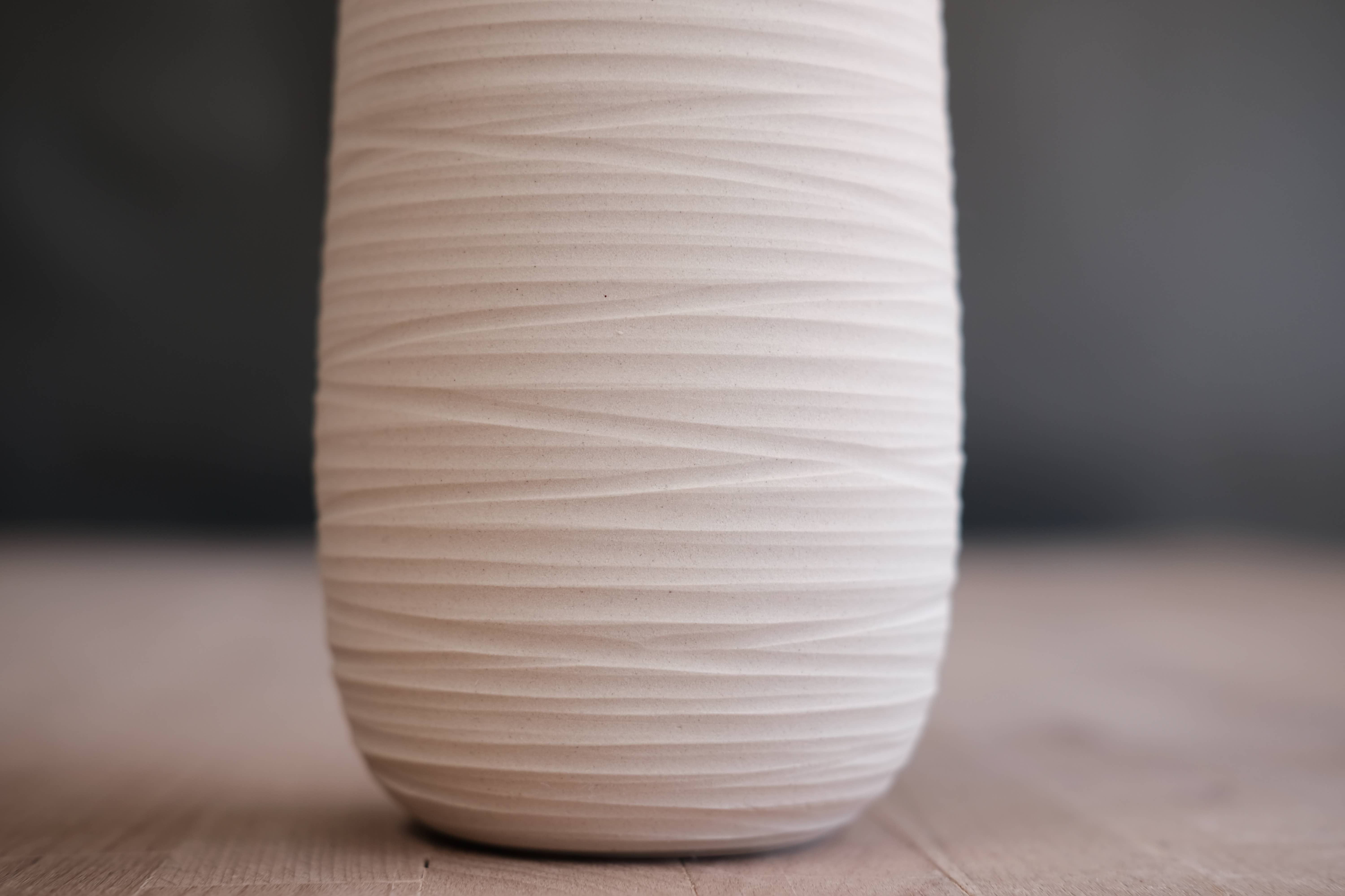 FHAR Studio - Wholesale Vase - dune - tulip vase - handmade, porcelain 3