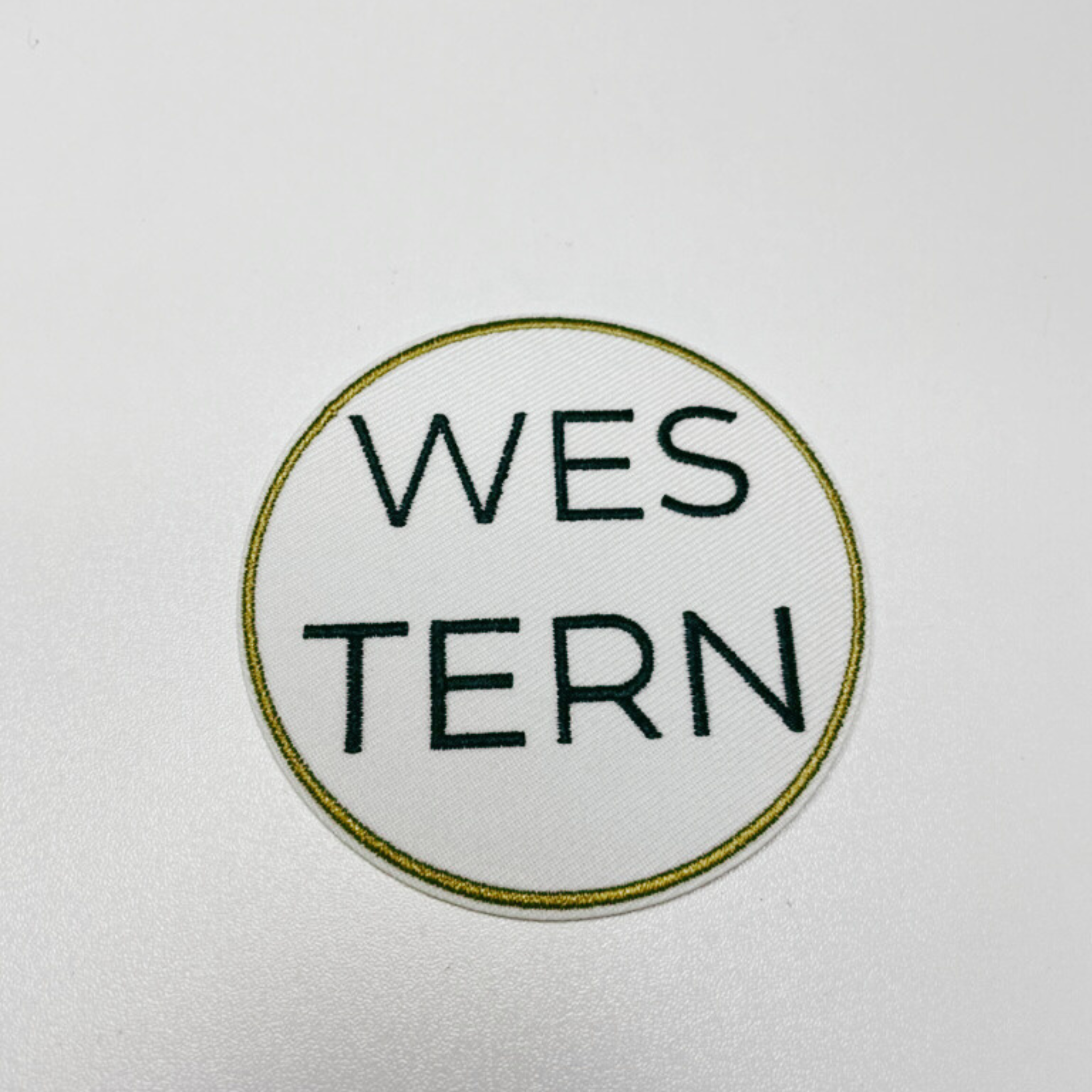 TEELUX – wholesale Lapp – 3" Rund WES TERN - Broderad Hattmärke2