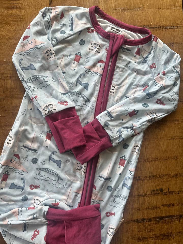 Avec amour, de Cape Cod pour la vente par With Love, From Collection