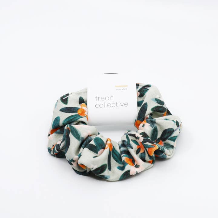Freon Collective – wholesale Scrunchie - Dam – Ekologisk bomull hår Scrunchie - Sage Citrus2