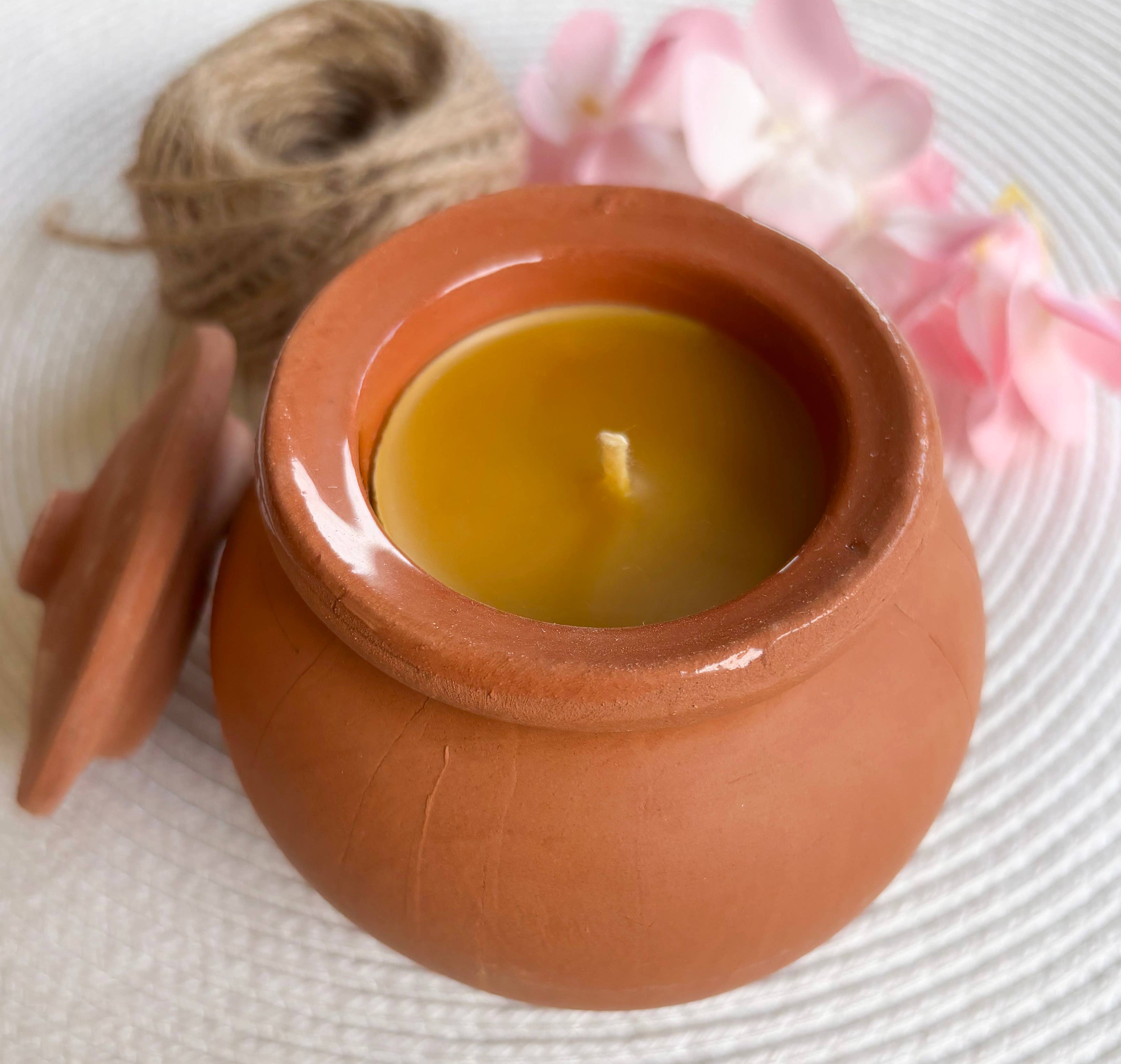 Beelight Candles - Wholesale Jar/filled candle - Beeswax candle in Terracotta pot with lid - Clay Pot Beeswax