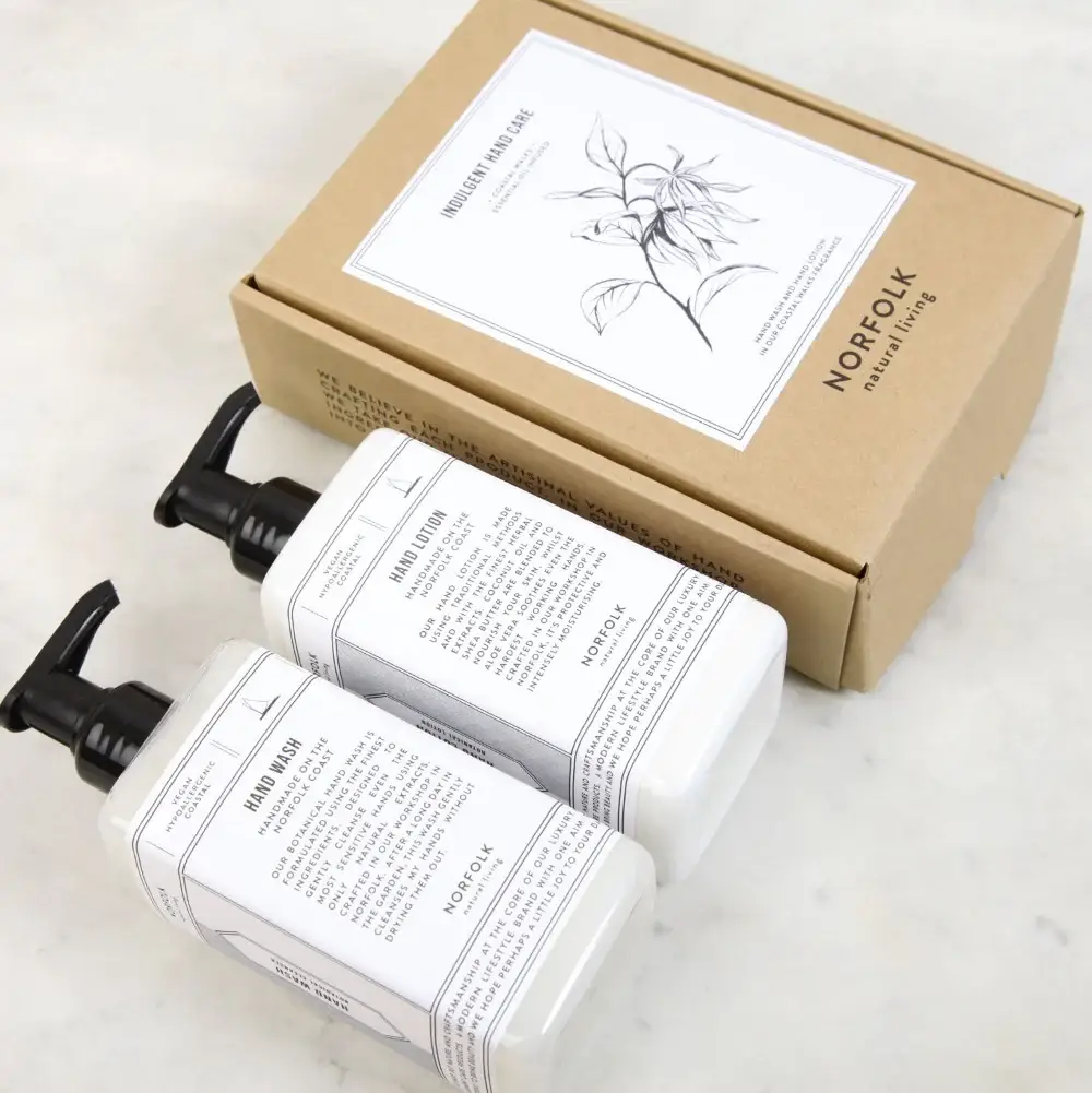 Norfolk Natural Living – Großhandel Handseife/Waschmittel – Luxuriöses Handpflege-Set - Coastal Walks (300 ml Handwäsche & Handlotion)1