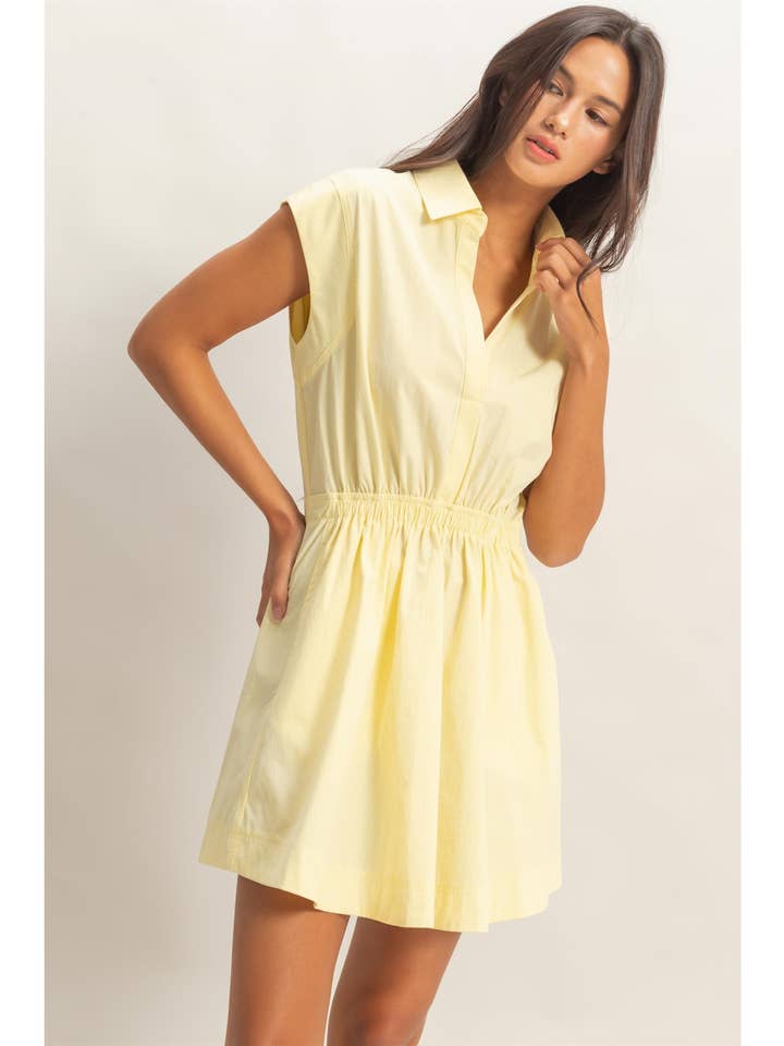 Robe Mini Plissée Sans Manches à Col pour la vente par HYFVE