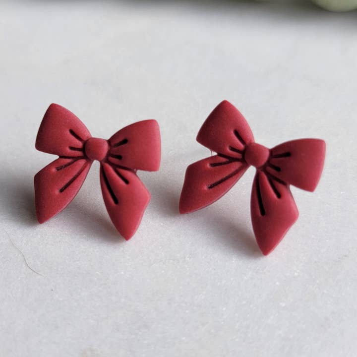 Clous à nœud en rouge pour la vente par Cayenne and Cake