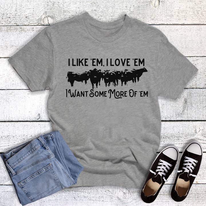 T-shirt graphique "Western Cattle Like 'Em Love 'Em" pour la vente par The Way Down South