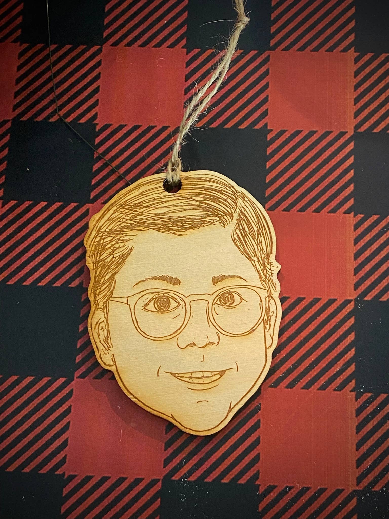 Tree YoSelf - Vente Objets de décoration - Décoration de Noël en bois Ralphie (A Christmas Story)1