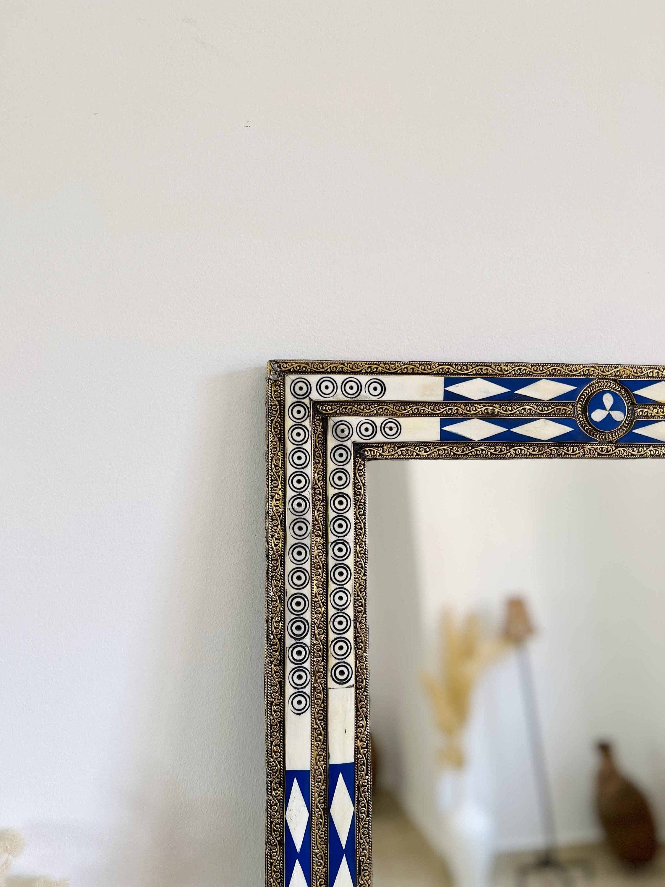 Palmeraies - Vendita all'ingrosso Specchi da parete - Specchio marocchino vintage con cornice blu | Specchio da parete rettangolare in osso6