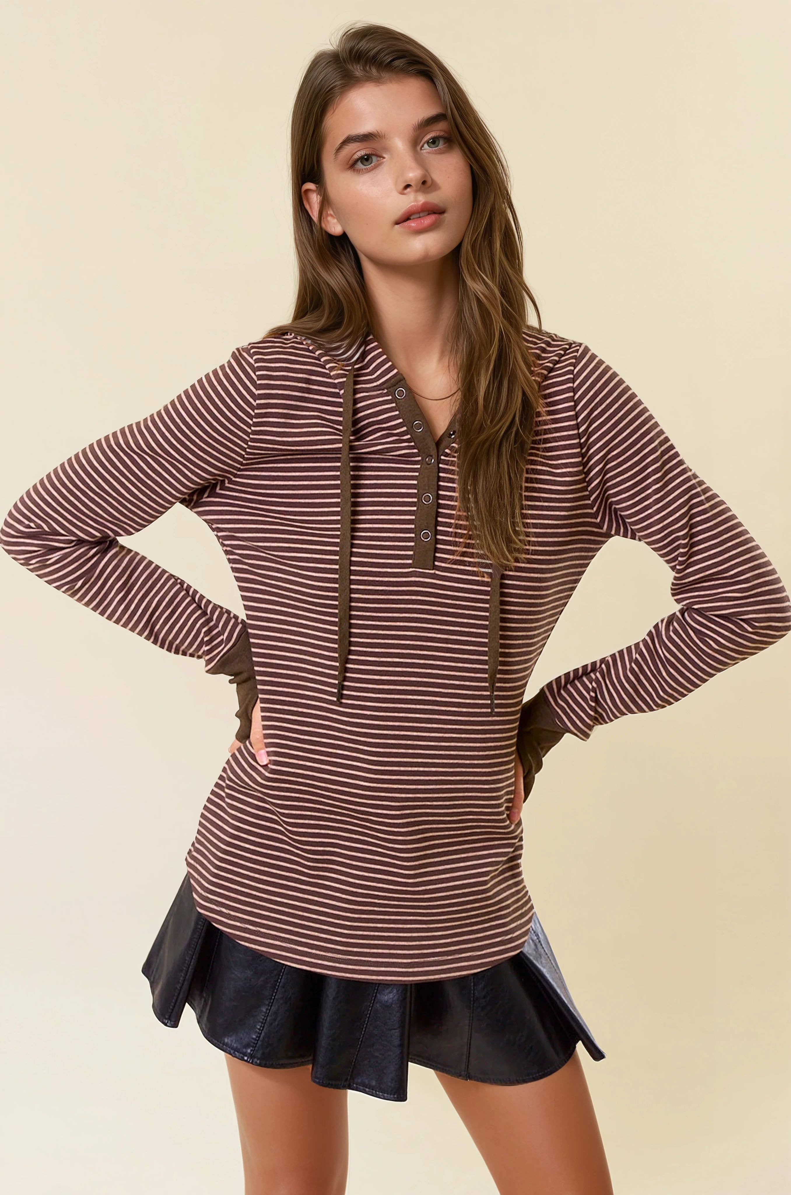 Doe and Rae – Engroshandel Hoodie – Kvinder – HENLEY RIBBET HÆTTE TOP - 43325T6
