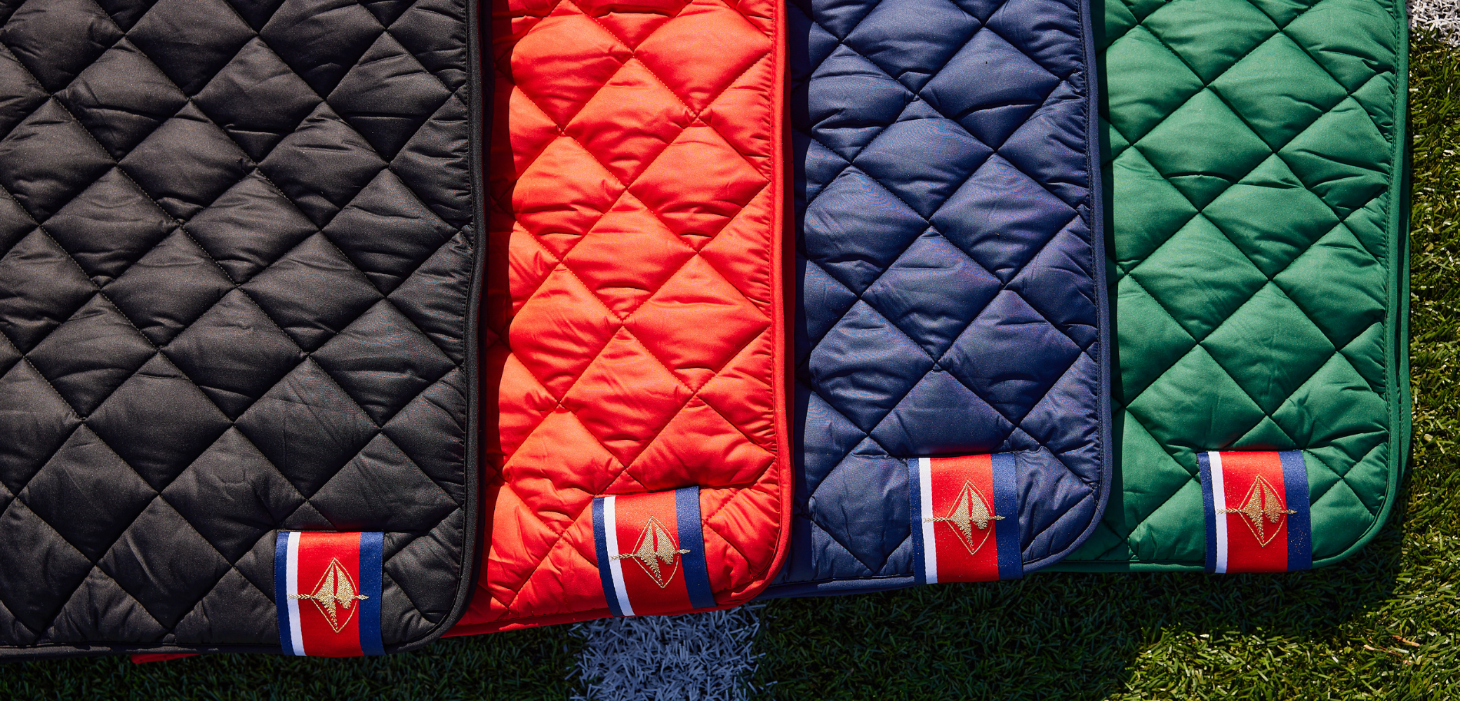 Pretty Rugged - Wholesale Throw Blanket - Waterproof Puffer Blanket with Pockets | Pretty Rugged22