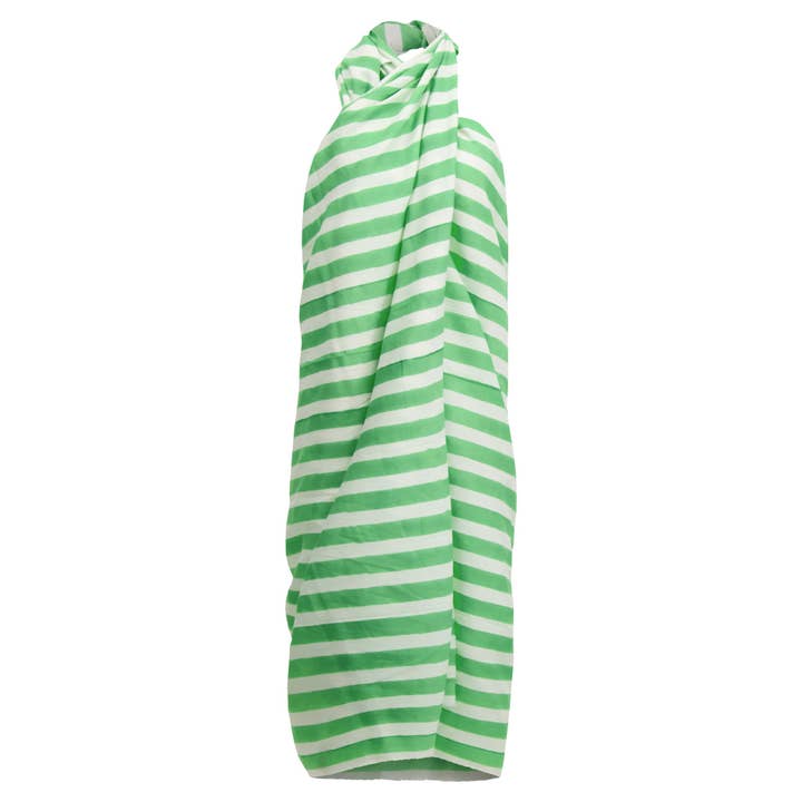 Anni Sarong met kwastjes in groene en witte cabana-streep voor wholesale door kate austin designs