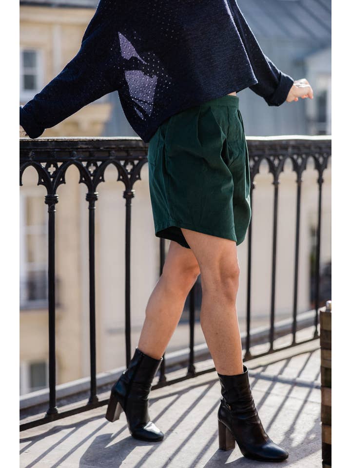 madame-en-soie - Venta al por mayor Pantalones cortos - Mujer - Short de Terciopelo "Gwenaëlle" - Elegancia y Comodidad en Algodón Verde