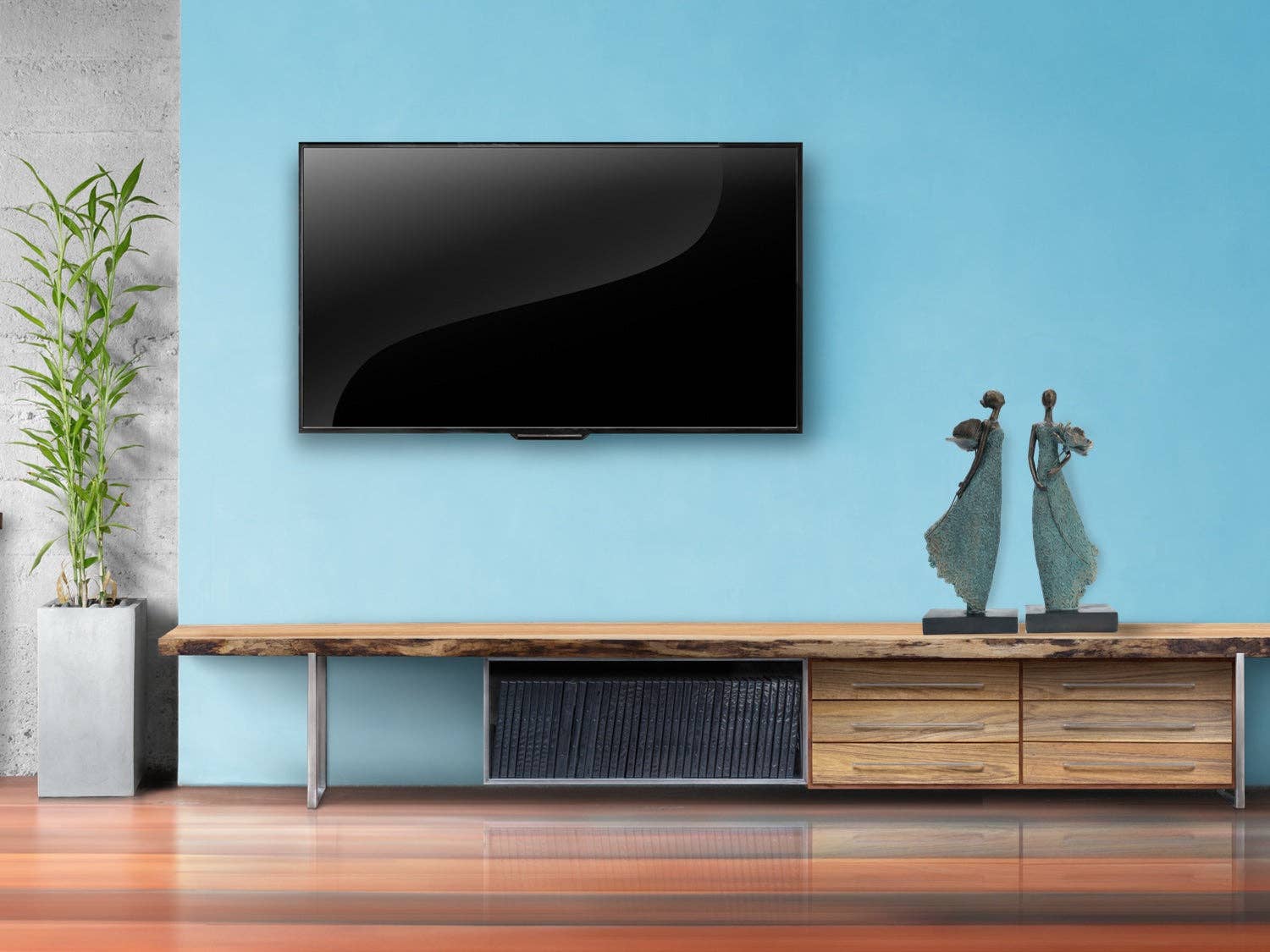 Bentley & Bo – wholesale Sculpture – Poppy - Girl Holding Flower Behind4