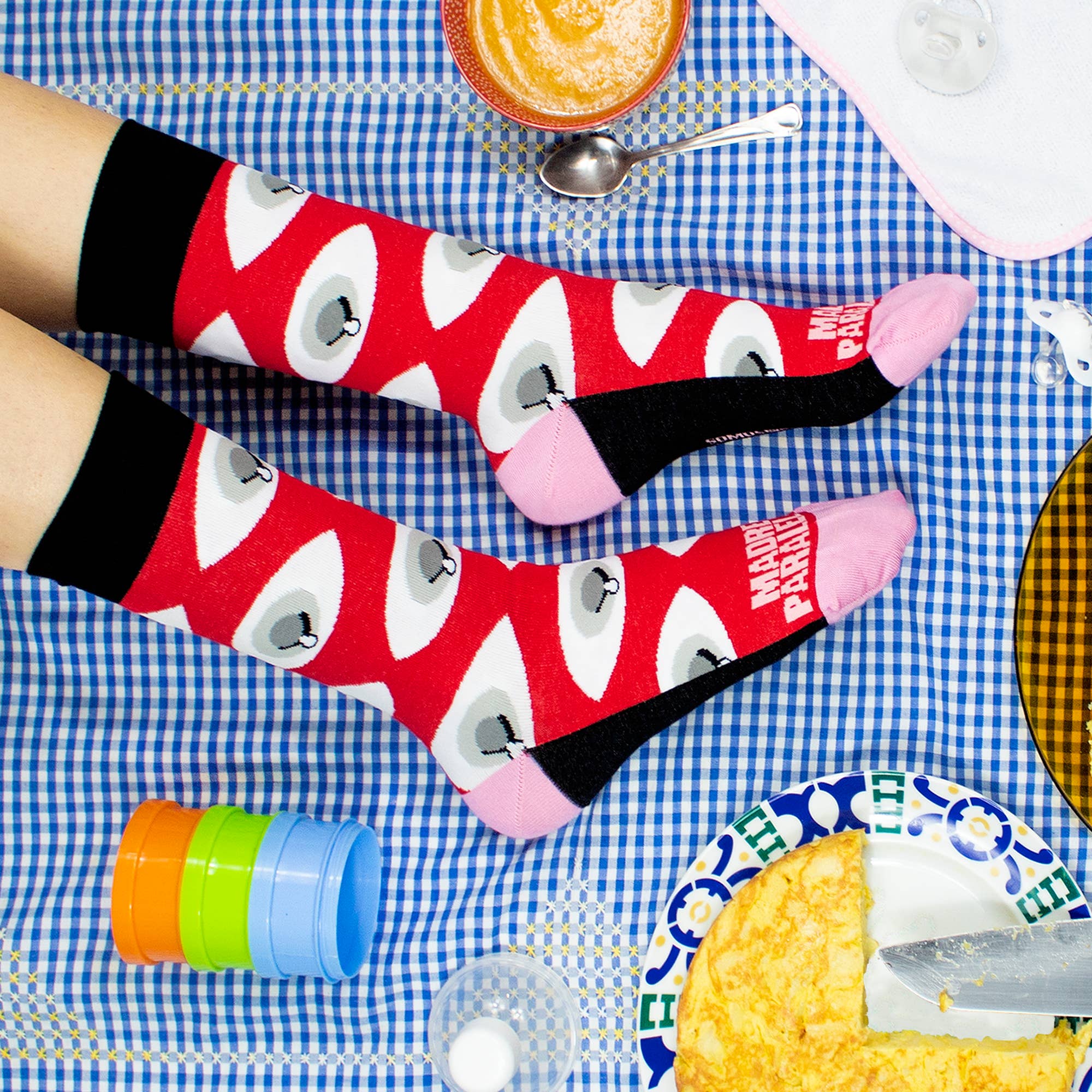 Red Madres Paralelas for wholesale on Faire1