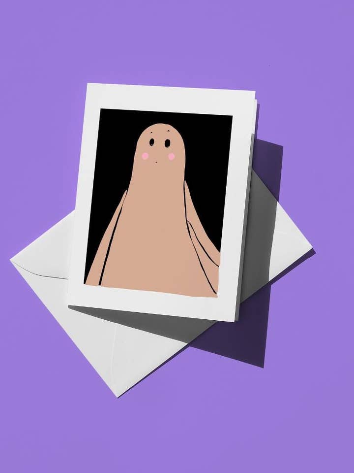 Schattige Halloween Kaart | Handgetekende Geest Kunstprint | Spookachtige Herfst Groetkaart | Geest Kostuum A2 Illustratie | Eenvoudig Minimalistisch voor wholesale door semiserious studio