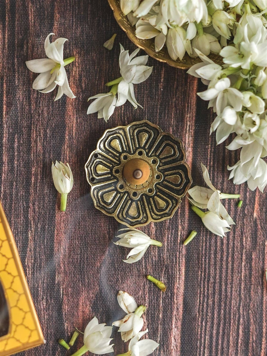 R. Expo/Song of India – Engroshandel Røgelse – Ayurveda kegler – display med 16 stk. i fire dufte og brænder2