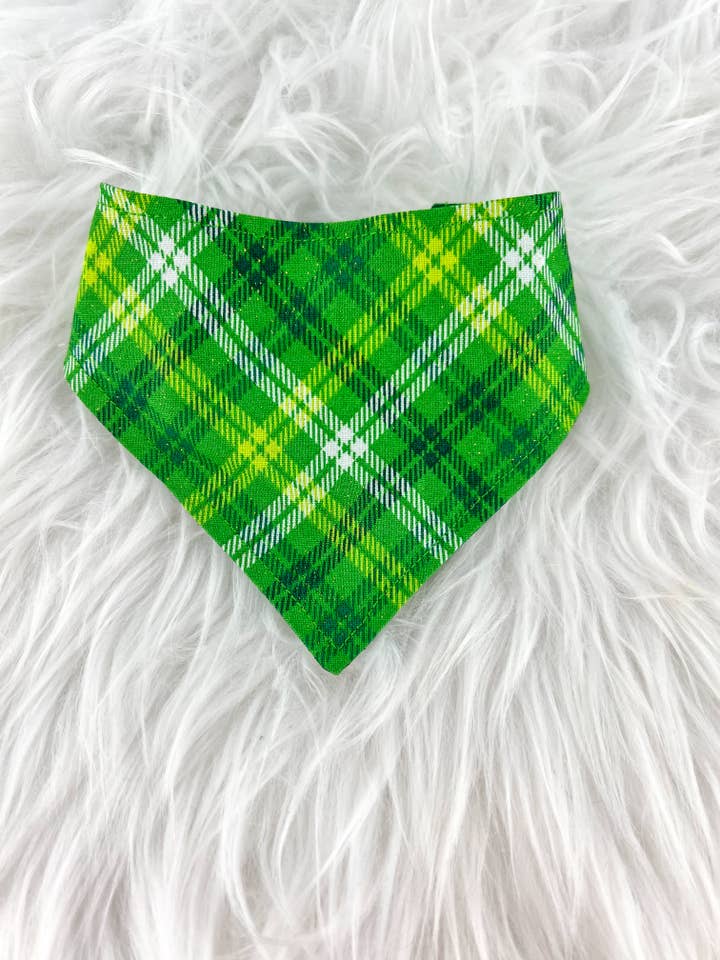 Bandana élastique réversible pour chien – Plaid de la Saint-Patrick pour chiot chanceux pour la vente par Blonde Sausage Co.