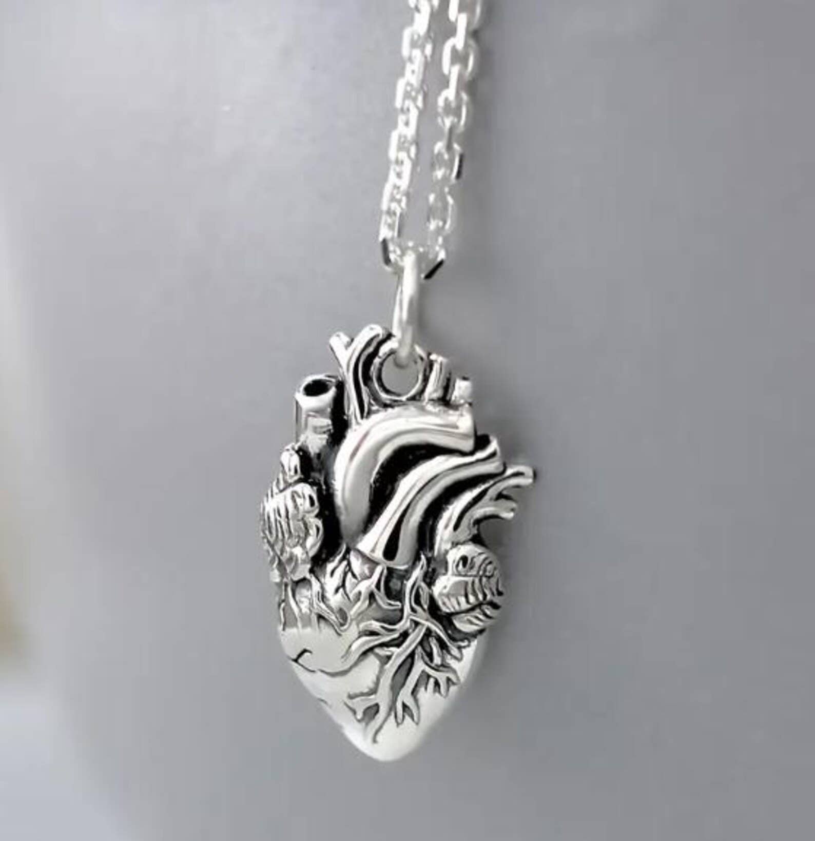 Wild & Free - Wholesale Pendant/Charm Necklace - Collar Corazón Gótico1