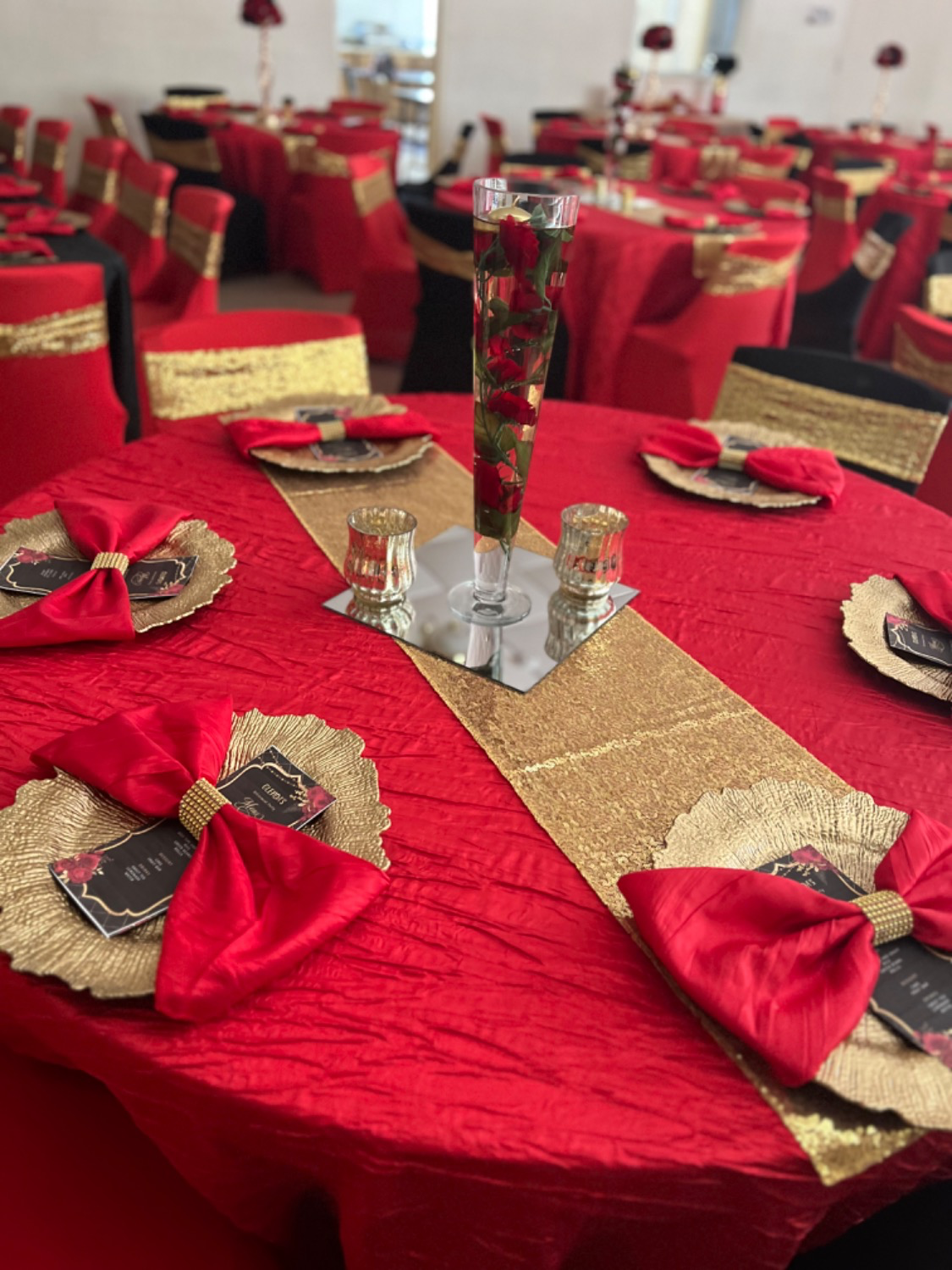 YOUR CHAIR COVERS - Wholesale Dinner & Cloth Napkin - 20 inch Polyester Cloth Napkins Red (Pack of 10)3