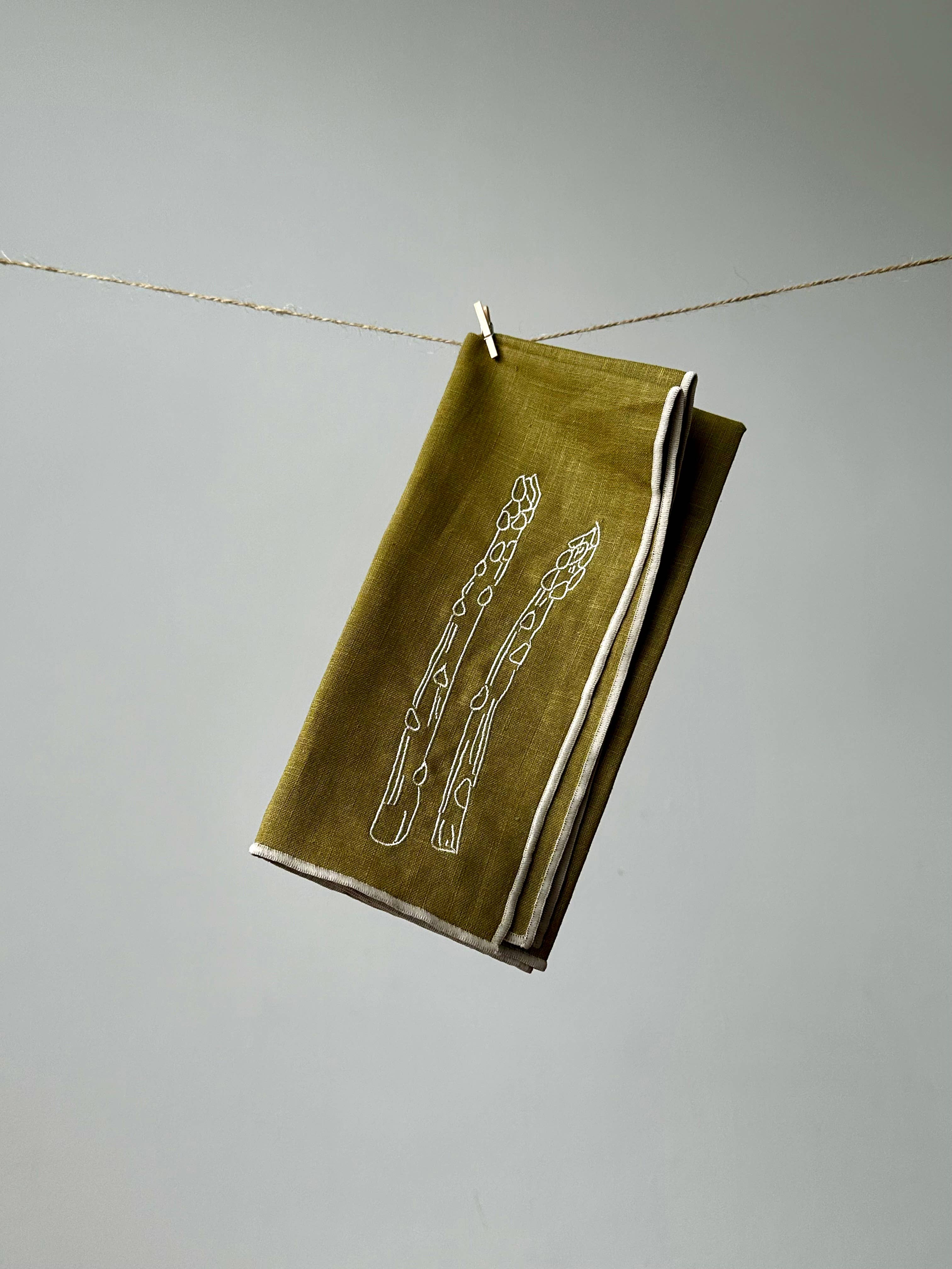 MÆGEN – wholesale Dinner & cloth napkin – Linen Blend Napkins - Asparagus (set of 2)3