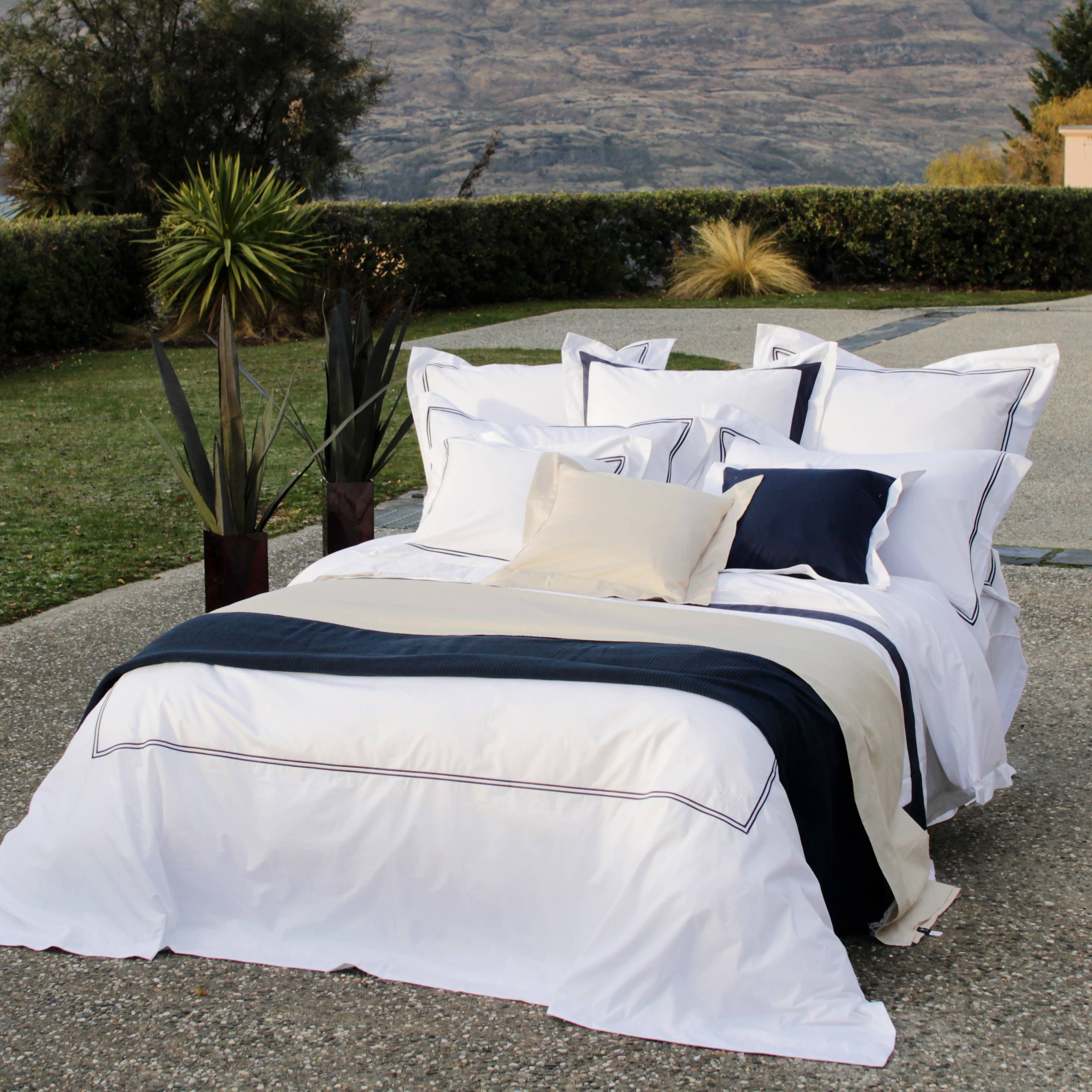 Crown Goose - Wholesale Bedding Set - Cordon Collection, Pristine Navy King0