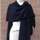 Écharpe Ruana en mélange d'alpaga - Noir pour la vente par The Winding Road