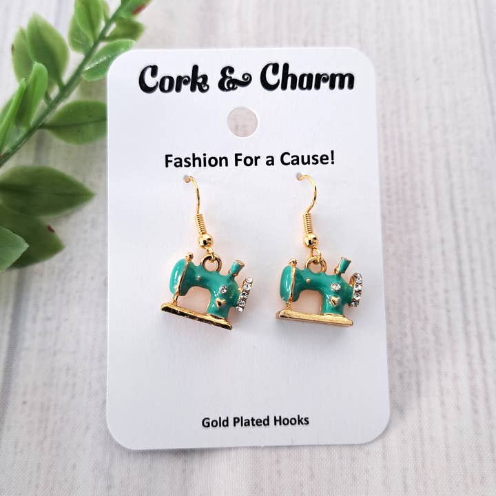 Teal Blue 3D Symaskine Guld øreringe for engroshandel hos Cork and Charm