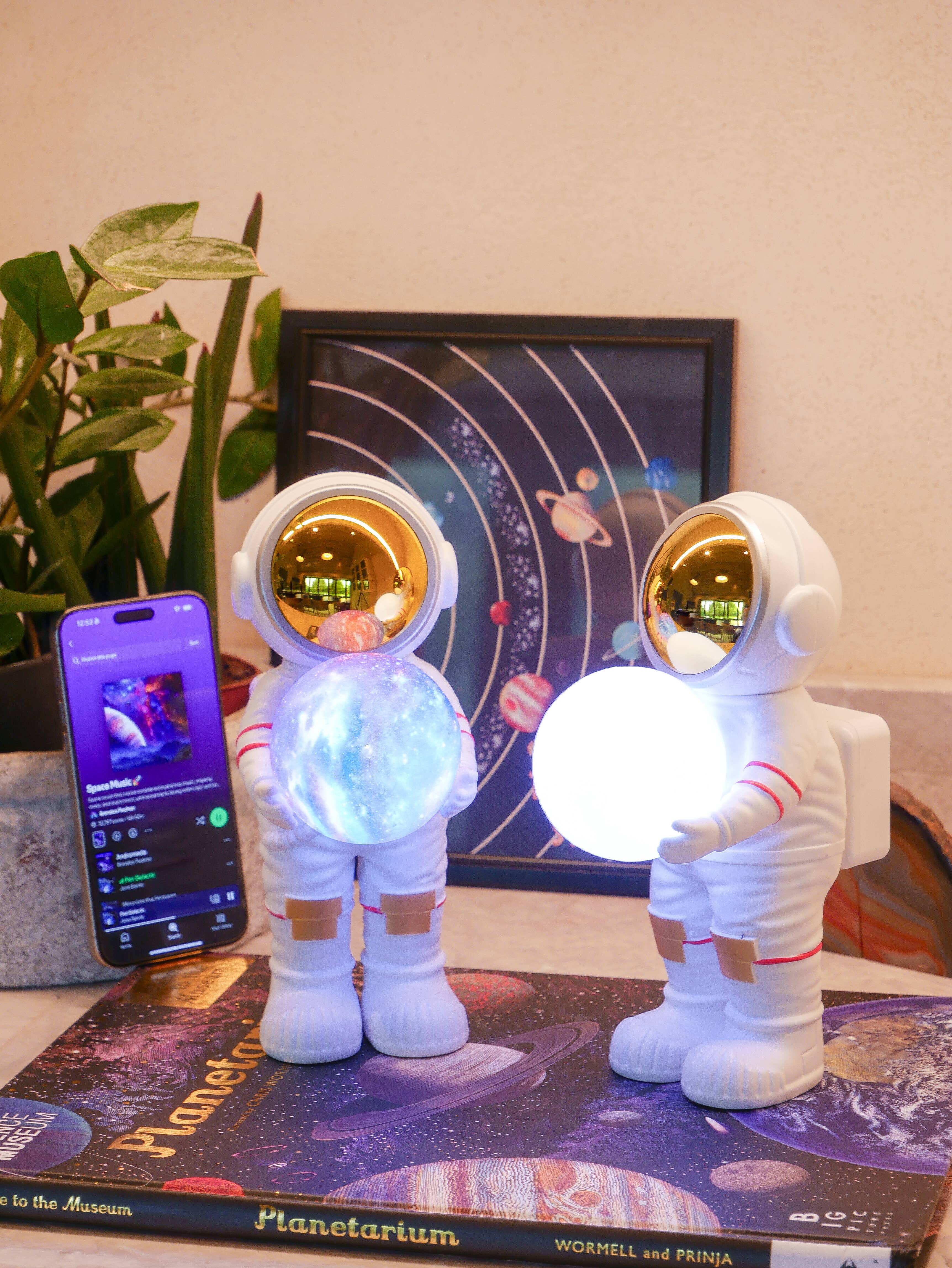 Steepletone UK Ltd - Wholesale Speakers - Space Sound - Astronauate Bluetooth Speaker and Mood Light12