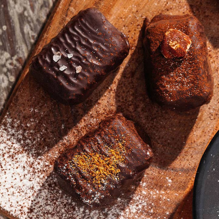 FINE & RAW - Wholesale Chocolate Box - Easter 2025 8pc Truffle Giftset