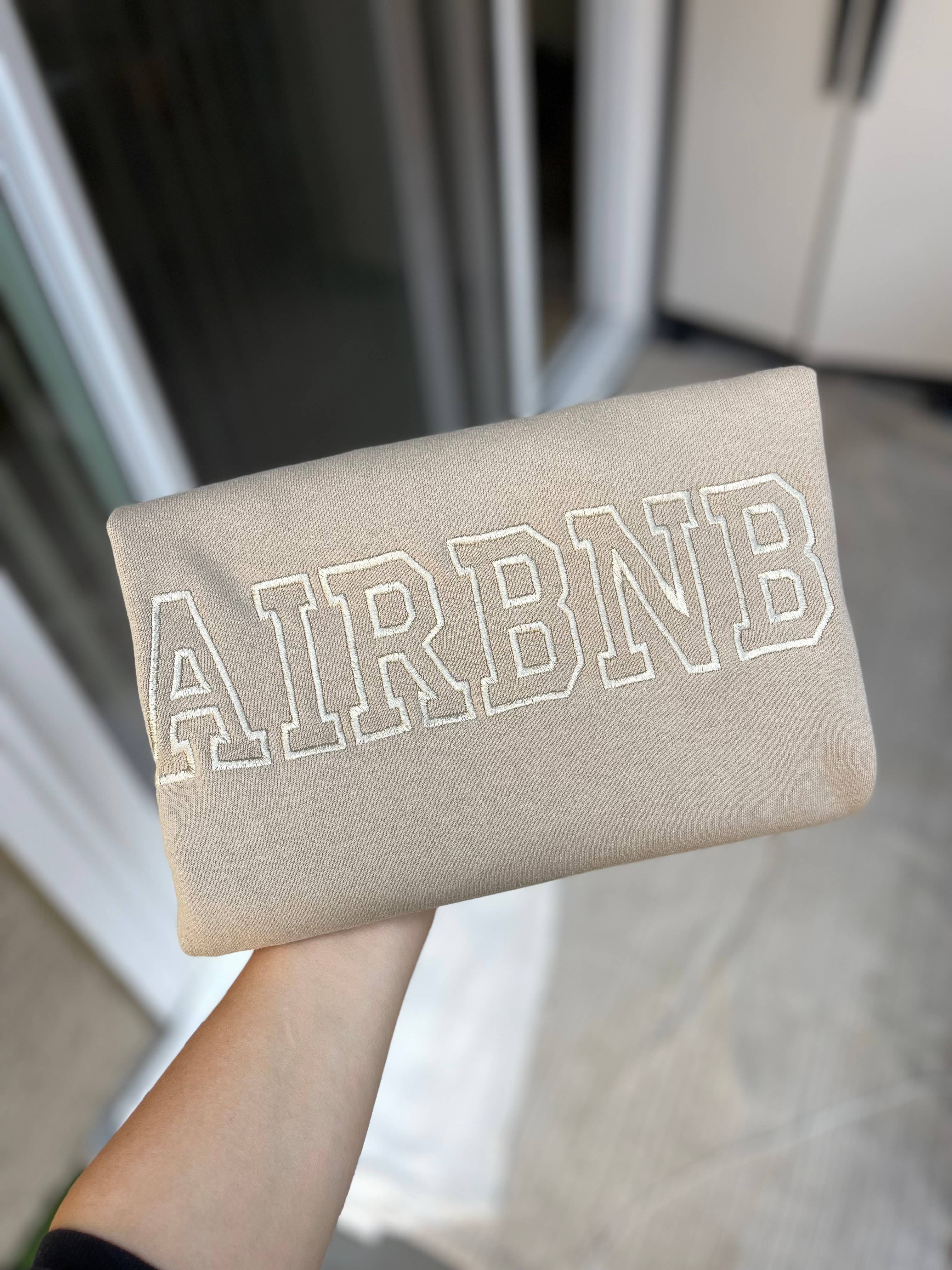 Buleana Boutique and Textiles LLC - Vente Sweat-shirt – unisexe - Sweatshirts unisex minimalistes à col camionneur personnalisés brodés7