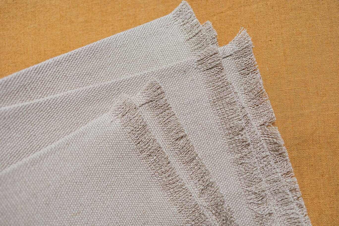 Epic Linen – wholesale Bordstablett – Tunga linneservetter med fransar9