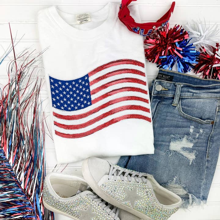 T-shirt a colori confortevoli con toppa con bandiera degli Stati Uniti per la vendita all'ingrosso da parte di Nikkilynn Wholesale