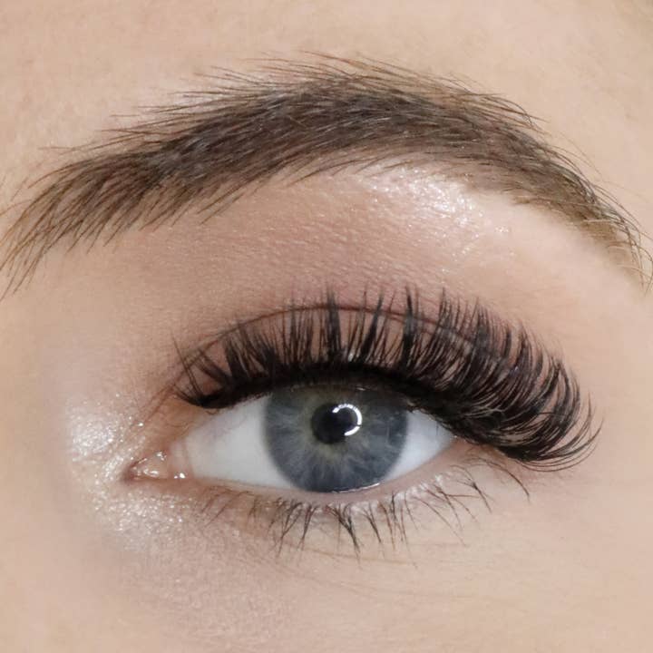 Lola's Lashes – Engroshandel Falske øjenvipper – L.W.I Flick & Stick russisk vippesæt
