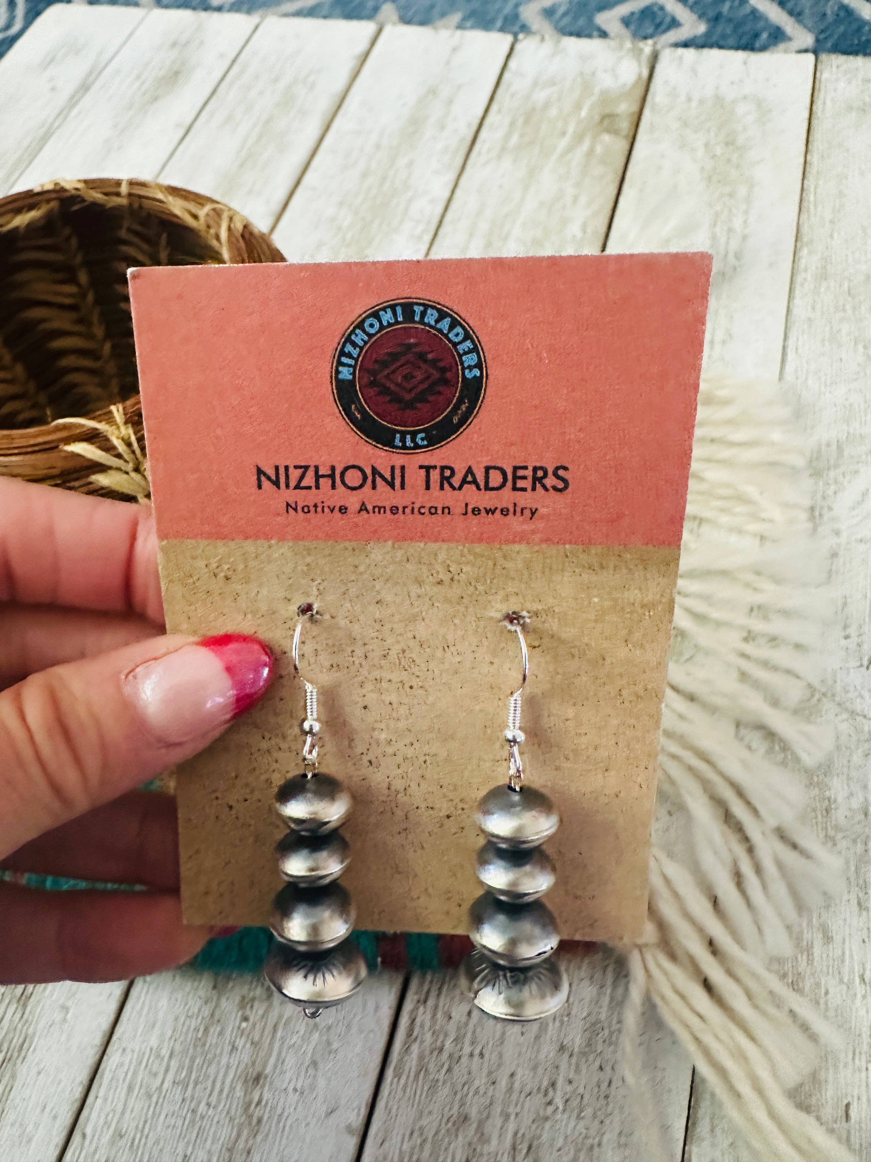 Nizhonitradersllc - Vente Boucles d'oreilles pendantes - Boucles d'oreilles pendantes en argent sterling avec perles Navajo4