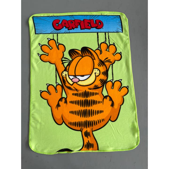 Silver Buffalo - Wholesale Throw Blanket - Garfield Hanging On 45" x 60" Fleece Throw *Flat Packed*