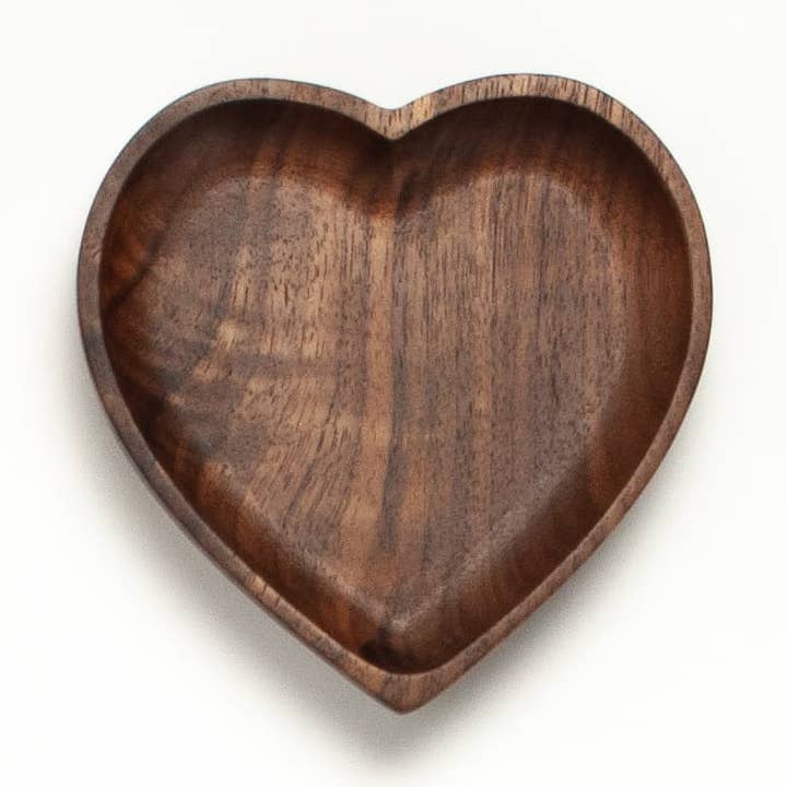 Bandeja de Corazón de Madera de Nogal de 4" - Bandeja para Joyas para venta al por mayor de JBrody & Co. USA