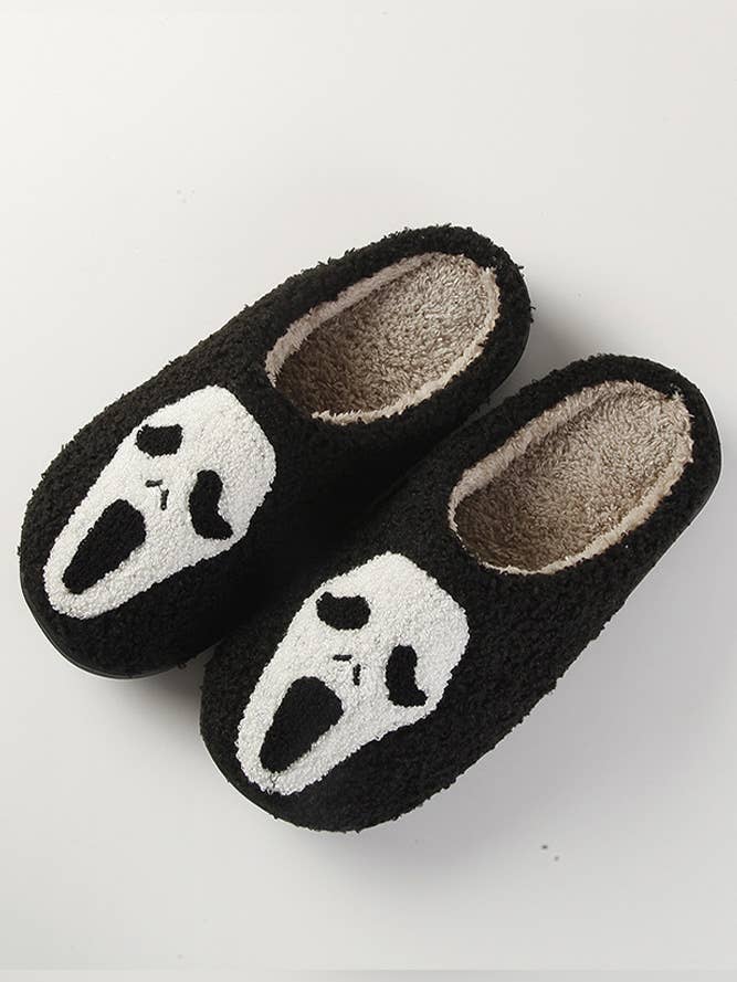 Nero Soffice pantofola da casa in pile nera con design a faccia di fantasma per Halloween in vendita all'ingrosso su Faire1