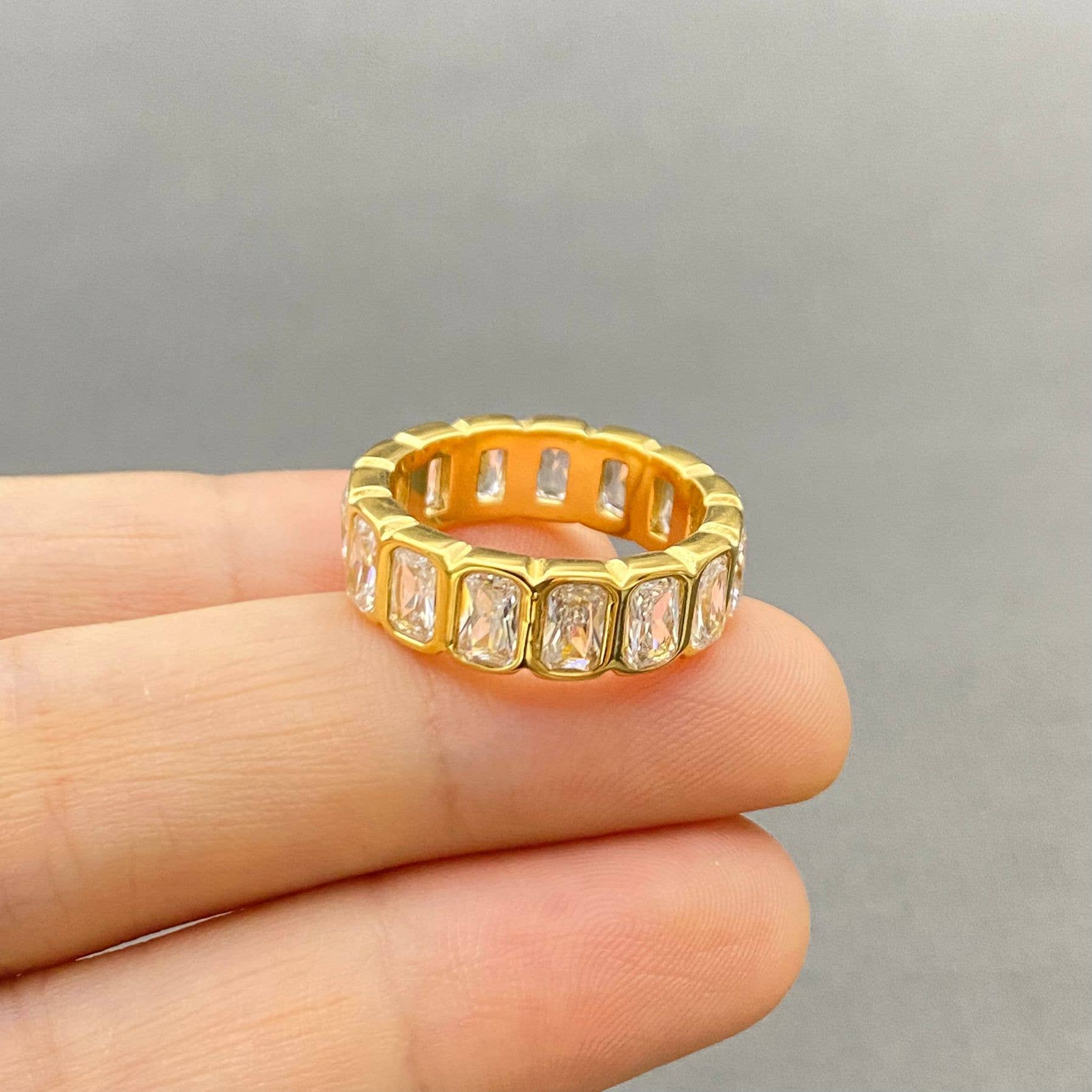 Mio Queena - Vente Bague avec plusieurs pierres - Bagues en acier inoxydable plaqué or 18K avec zircon de formes multiples - FGS0