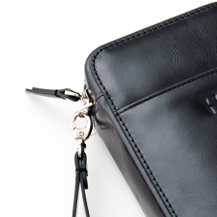 HELMBROOK London - Wholesale Crossbody Bag - Men's - Carlyle Handcrafted Leather Handbag