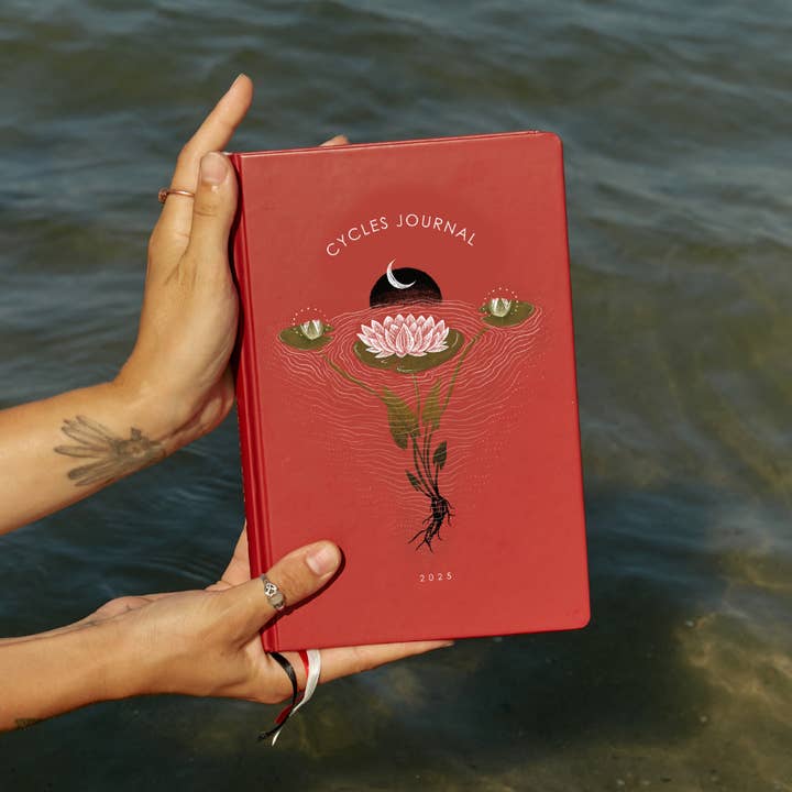 Cyclical Roots by Rachael Amber - Venta al por mayor Diario/agenda - Cycles Journal® 2025: planificador de seguimiento del ciclo menstrual y lunar