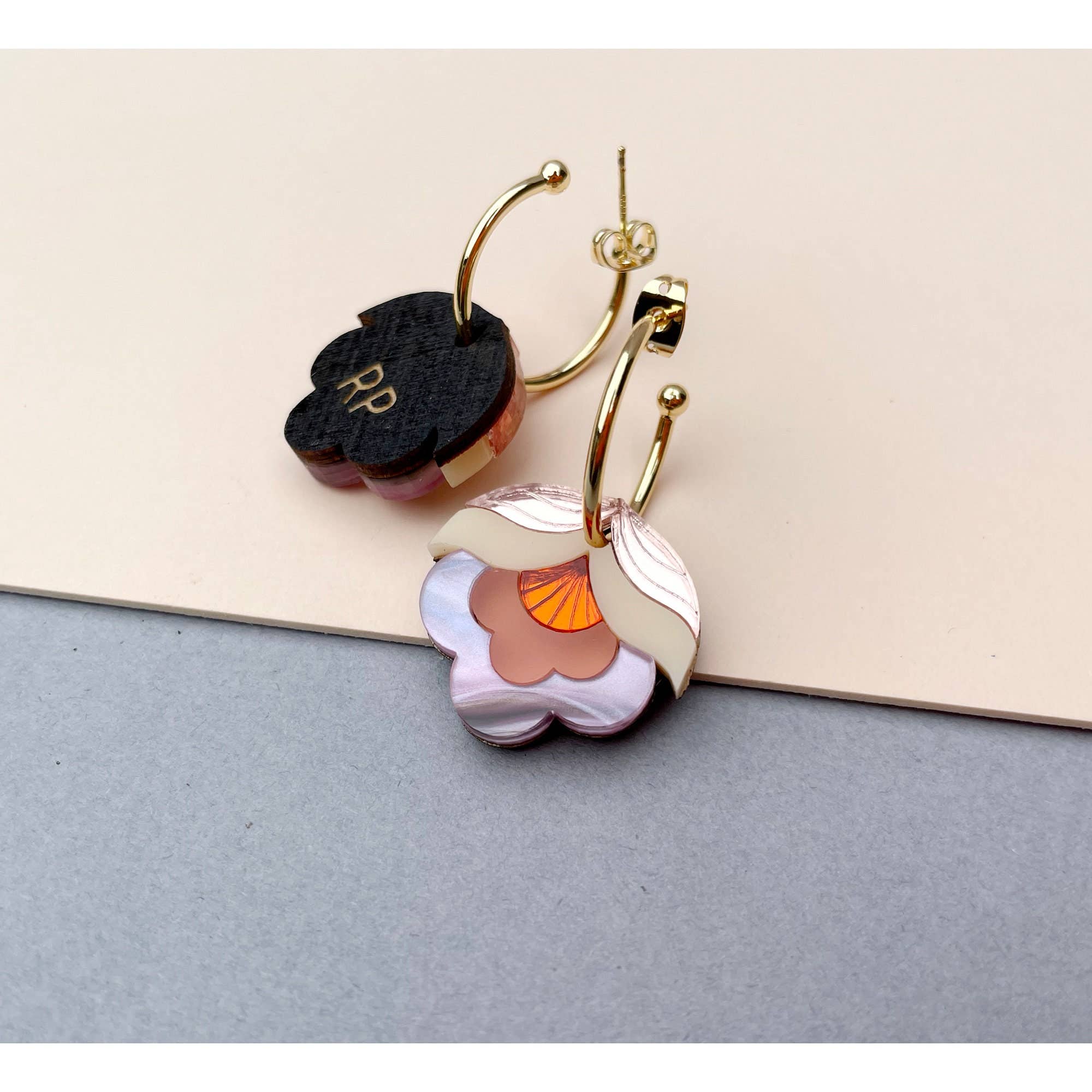 Rosa Pietsch - Vente Créoles - Boucles d’oreilles anneau Anna Retro Flower - Pink Sky3