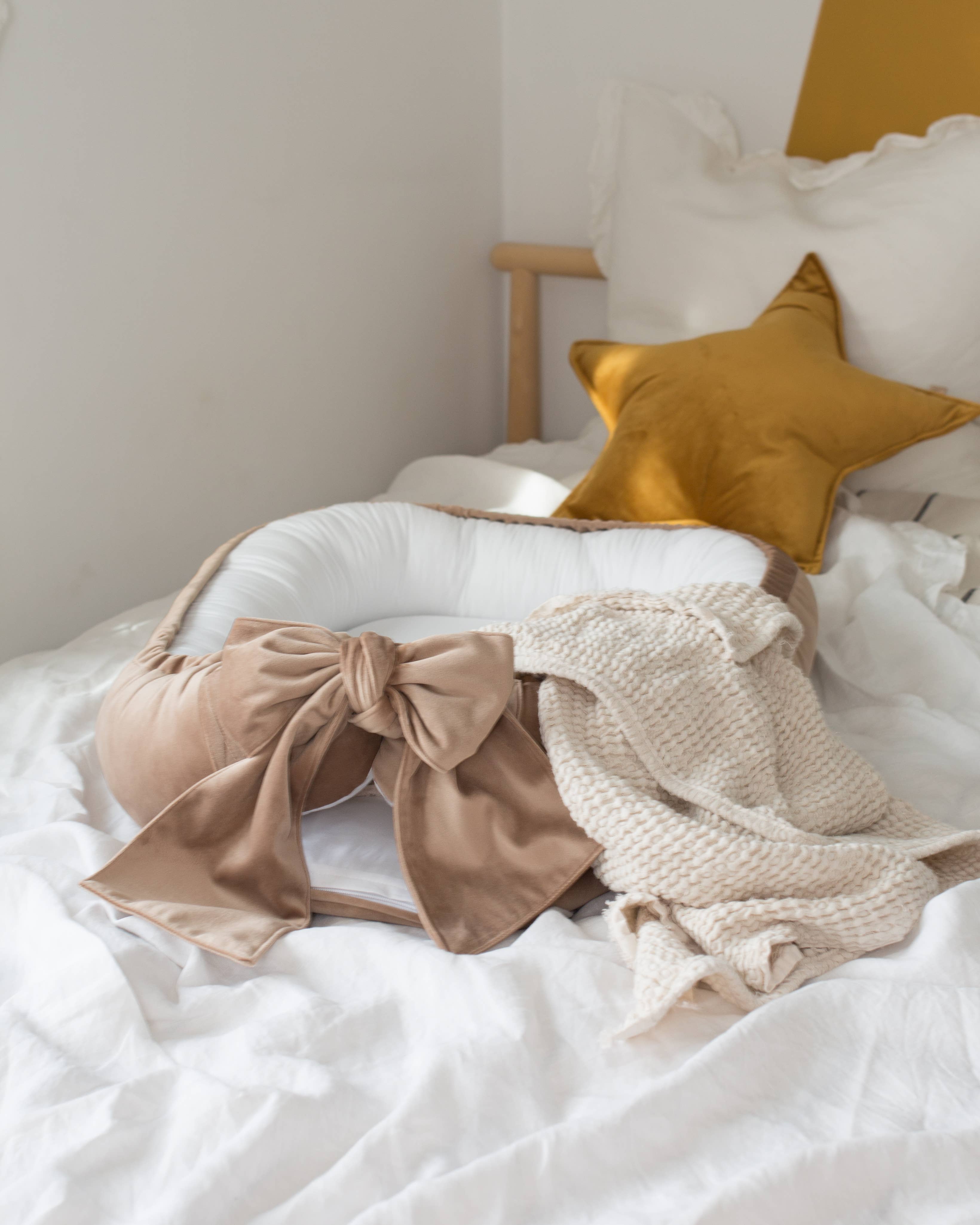 Babyly - Wholesale Bassinet - Baby - velvet babynest with bow (5 colors) - BABYLY21