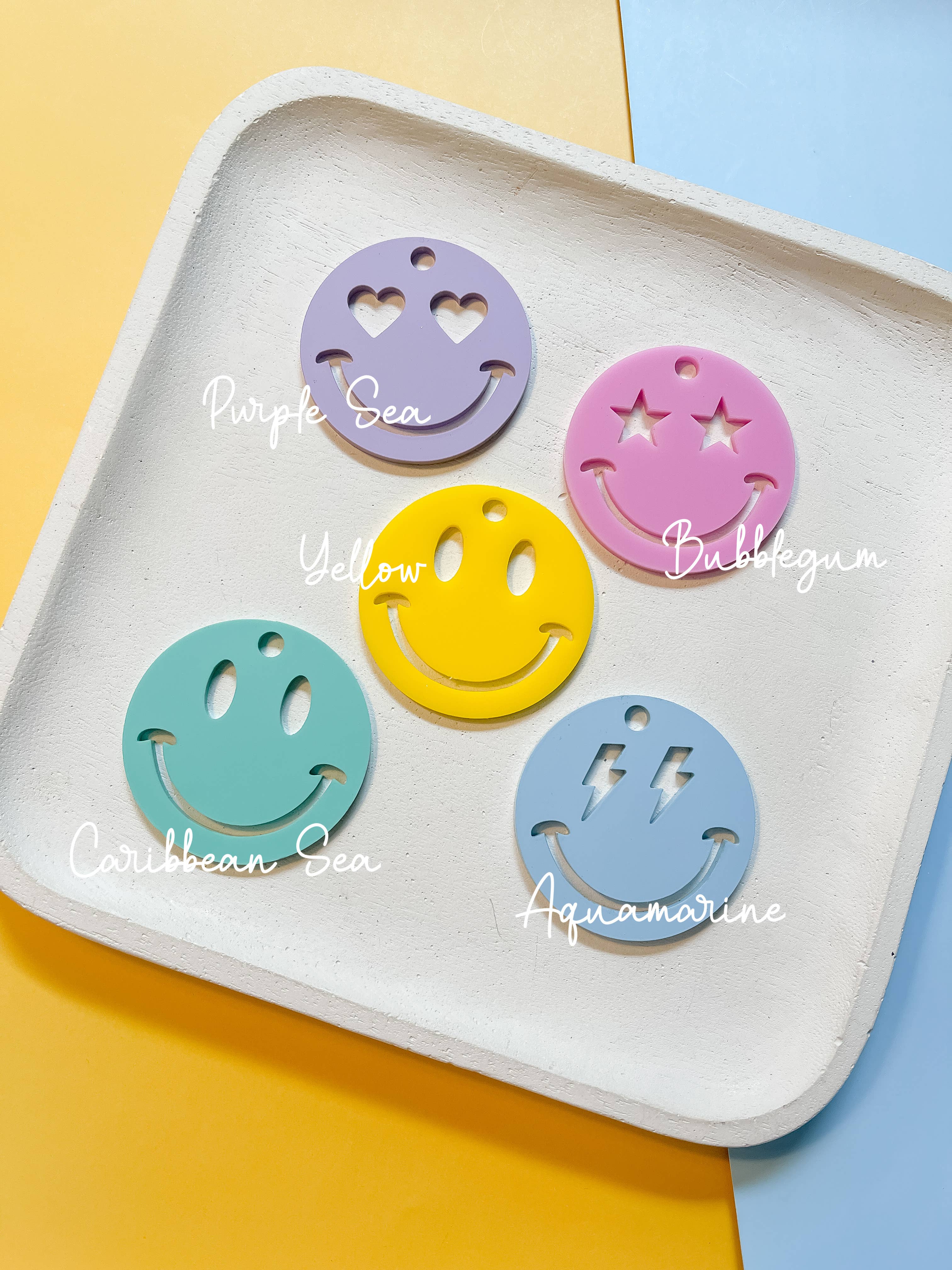 TART Design Co. LLC - Wholesale Keychain - Women's - Retro Smiley Acrylic Keychain2