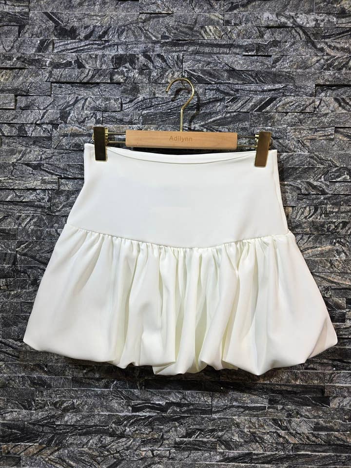 Gonna corta a palloncino, plissettata, zip laterale UL24276 Bianco per la vendita all'ingrosso da parte di Adilynn DAYMENTEX